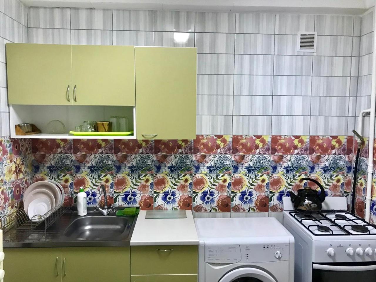 Метро Кпи, Улица Борщаговская キエフ エクステリア 写真